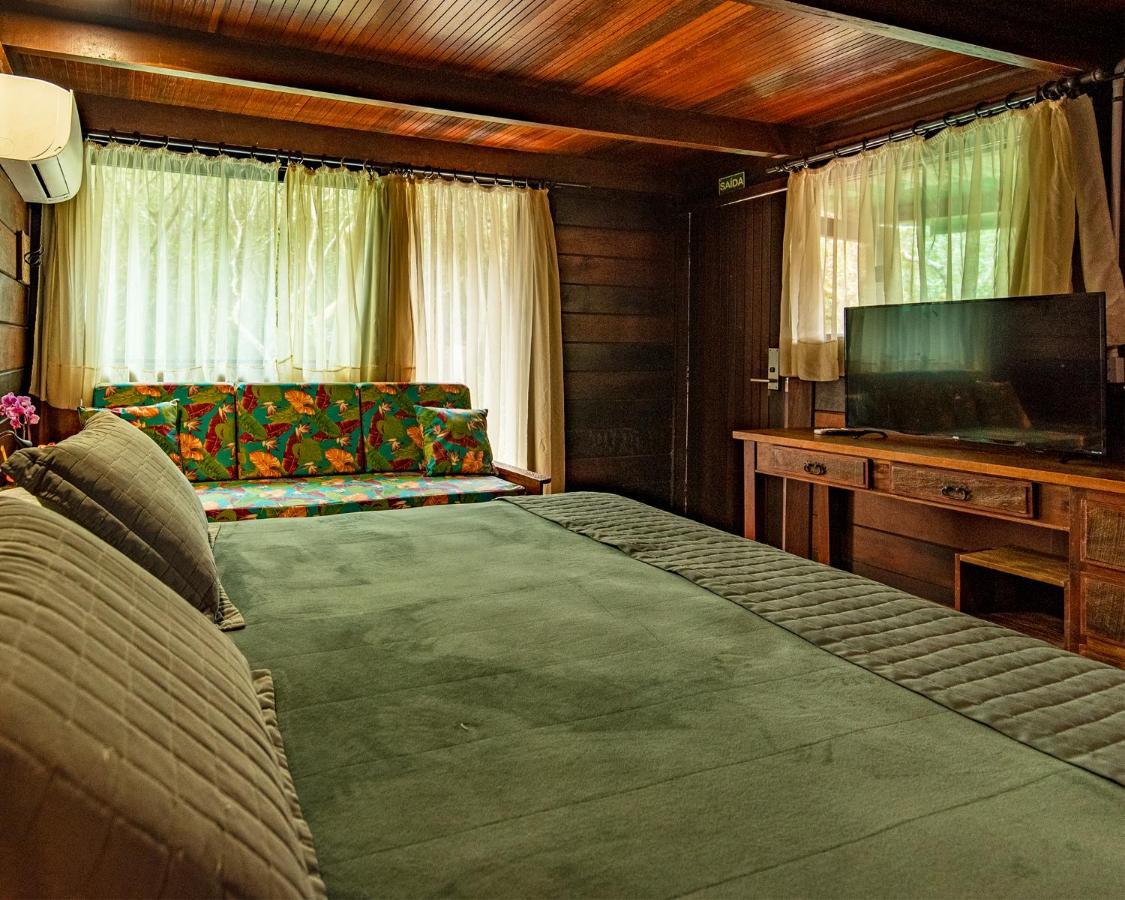 Grajagan Surf Resort Ilha do Mel Phòng bức ảnh