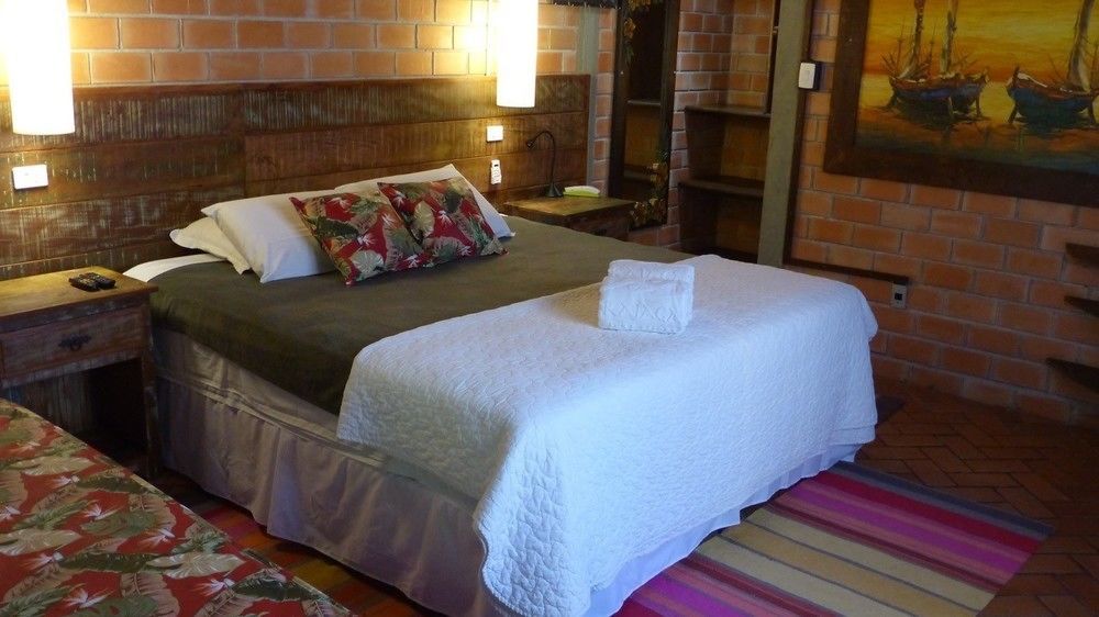 Grajagan Surf Resort Ilha do Mel Ngoại thất bức ảnh